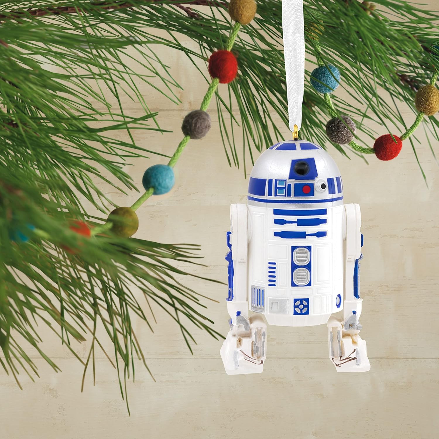 🤖🎄 R2-D2 weiß seit 1977 wo er hingehört — an deinen Weihnachtsbaum.
